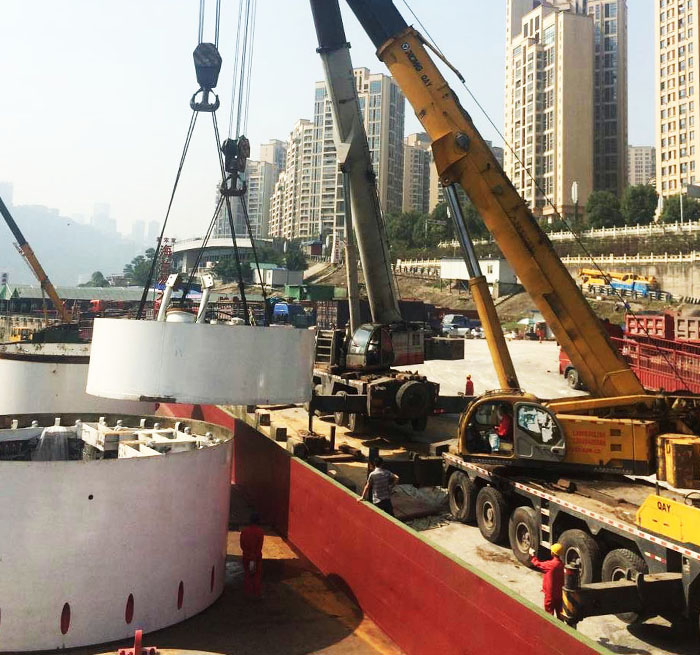 科尔沁左翼中吊车作业中